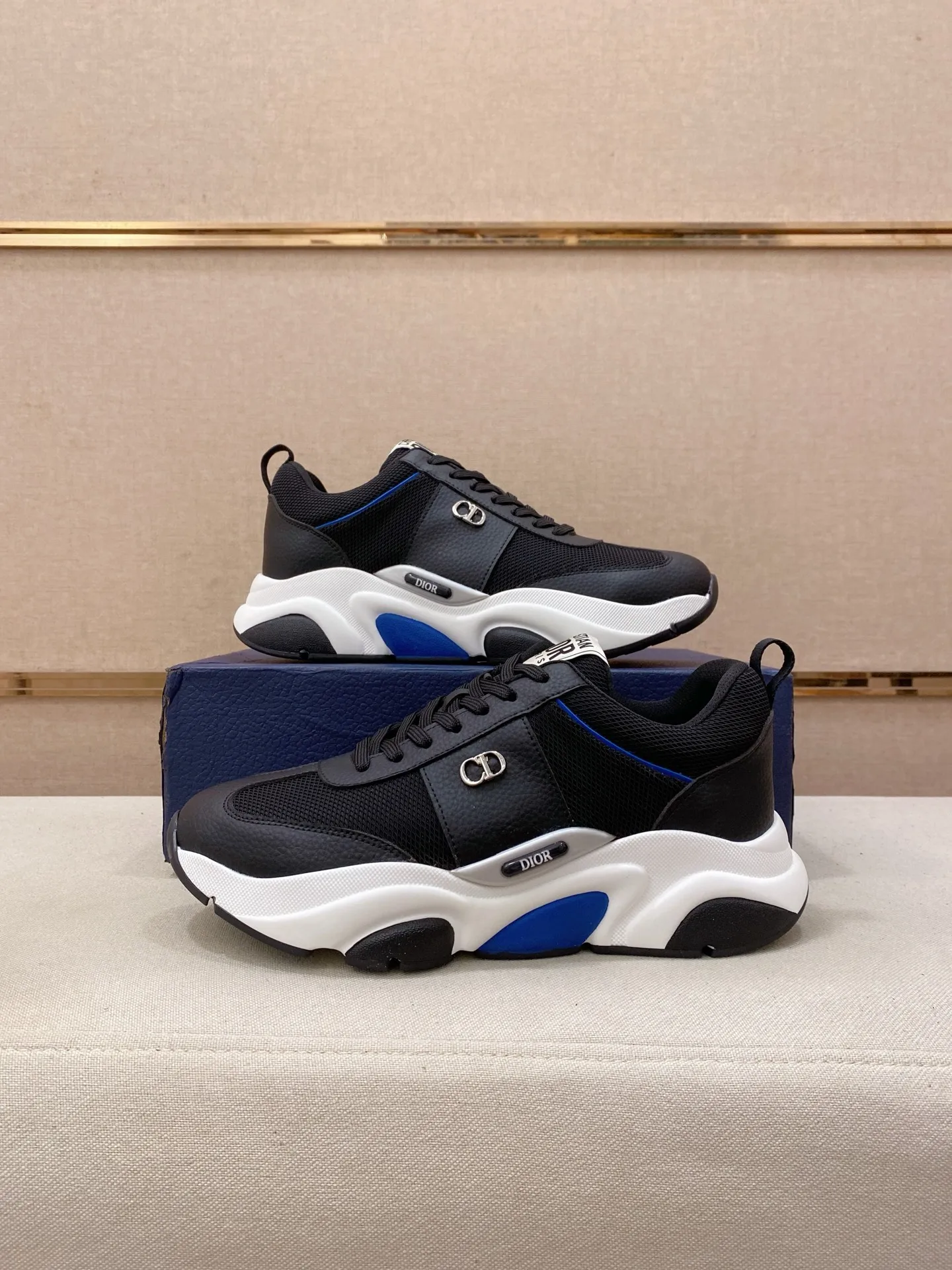 Men's shoes💰 462💰🇮🇹🇮🇹Dior d The new model is on sale at the same time at the counter. The upper 🇮🇹 is imported Italian first-layer cowhide, and the lining is fully imported sheepskin 💪💪. It is a complete 1⃣️ to 1⃣️ replica 🇮🇹💪💪, ⚠ Sole: The original sole is specially provided by the original factory. The exclusive movable molded sole is super comfortable. ⚠Original factory single goods, 🔍🔍high quality, you can enter and leave the counter at will, welcome to compare⚠. Code number: 38-44. Can be customized 45-46.